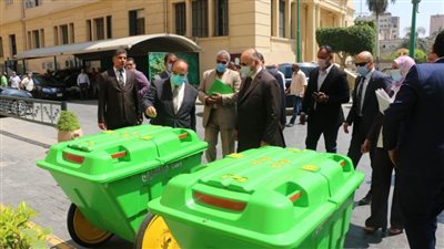حاويات قمامة هدية للقاهرة