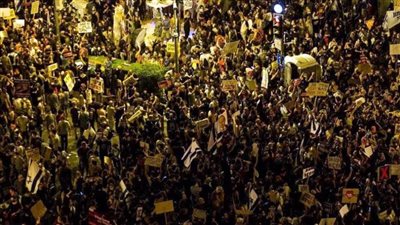 الآلاف يتظاهرون ضد نتانياهو أمام مقر إقامته