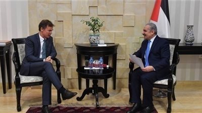 الاتحاد الأوروبي يقدم 23 مليون يورو للسلطة الفلسطينية لدفع رواتب الموظفين