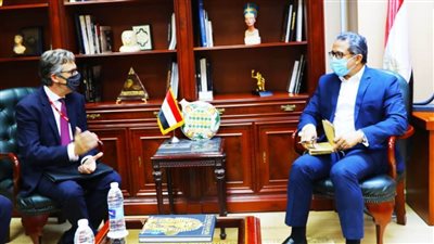 العناني يستقبل سفير بريطانيا 