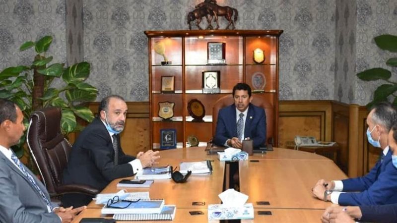 وزير الرياضة يبحث