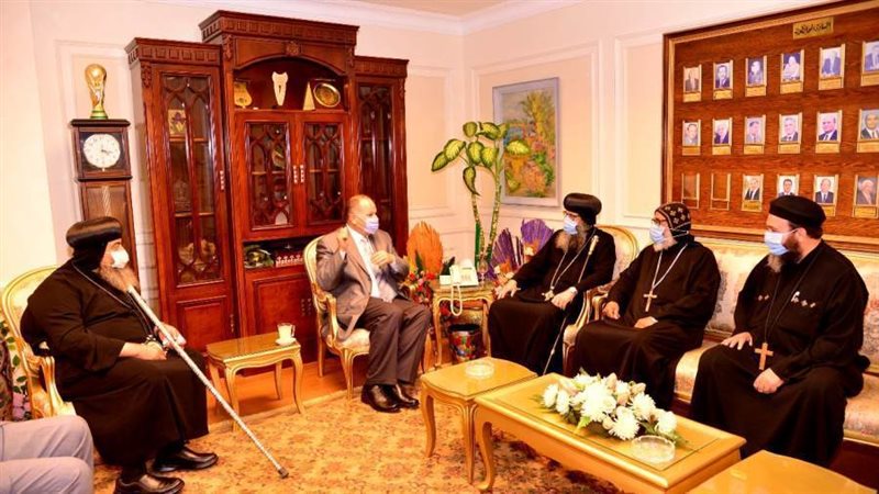 محافظ أسيوط يستقبل