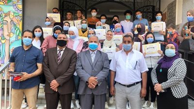 مدير تعليم الإسماعيلية يكرم أوائل الإعدادية 