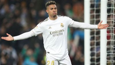 ريال مدريد يعلن إصابة مهاجمه ماريانو دياز بفيروس كورونا