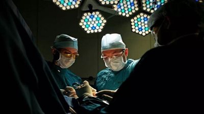 صينية ظلت بوعيها رغم توقف قلبها عن النبض