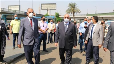 محافظ القاهرة يطمئن على توافر احتياجات المواطنين