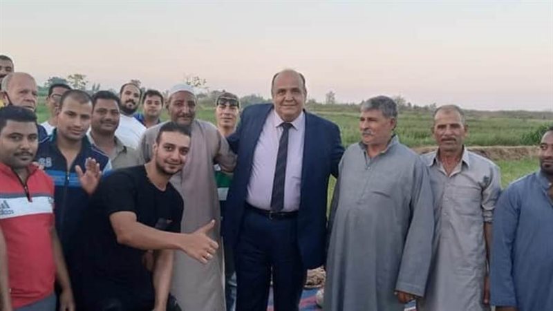 احدي المرشحين بين