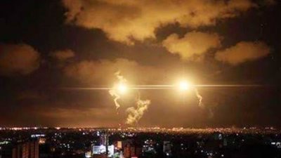 طيران الاحتلال يقصف مواقع غربي دير البلح