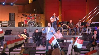 الحجار يهدي شعب لبنان أغنية 