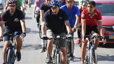 وزير الرياضة يشارك 500 متسابق في ماراثون الدراجات الهوائية
