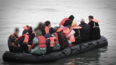 فرنسا تنقذ 33 مهاجرا حاولوا عبور بحر المانش