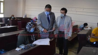 رئيس جامعة بنها يتفقد اختبارات القدرات بكلية الفنون التطبيقية