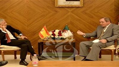 وزير الخارجية الجزائري يستقبل وزير الداخلية الإسباني