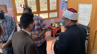 وزير الأوقاف يدلي بصوته في انتخابات مجلس الشيوخ