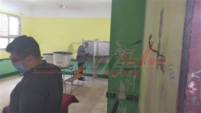 نقيب المهندسين بالقليوبية يدلي بصوته بانتخابات مجلس الشيوخ