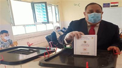 رئيس جامعة حلوان يدلي بصوته ويدعو المواطنين للتصويت بالانتخابات