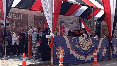 عاجل.. تحت العلم.. توافد كثيف للناخبين بلجان انتخابات الشيوخ   