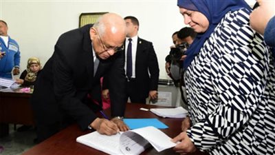 رئيس مجلس النواب يدلي بصوته في انتخابات مجلس الشيوخ 