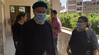 رجال الدين والسيدات يدلون بأصواتهم في انتخابات الشيوخ بالمنيا