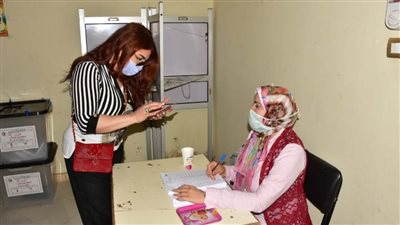 بالصور.. الفنانة غادة إبراهيم تشارك في انتخابات مجلس الشيوخ