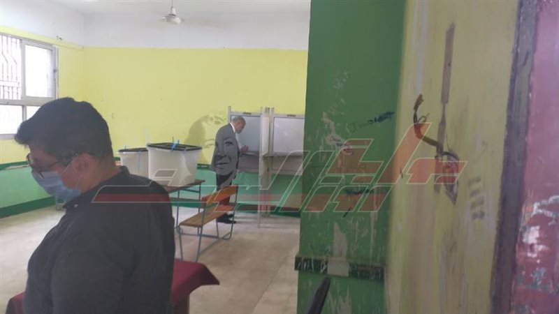 مجاهد يدلى بصوته