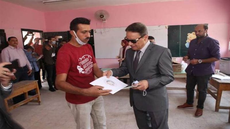 كرم جبر أثناء الإدلاء