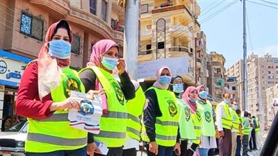 سلسلة بشرية أمام جامعة دمنهور لحث المواطنين للمشاركة بانتخابات الشيوخ  