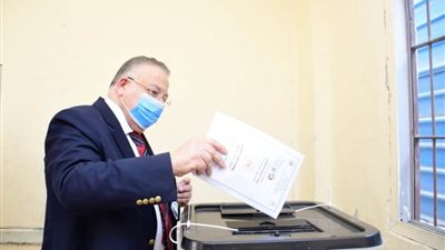 وكيل أول مجلس النواب يدلي بصوته في انتخابات مجلس الشيوخ 