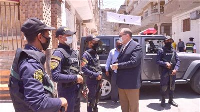 محافظ أسيوط يتفقد التمركزات الأمنية أمام لجان الانتخابات