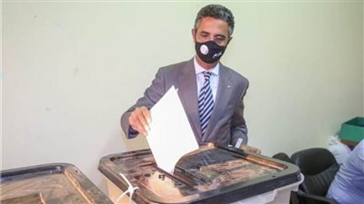 رئيس البريد يُدلي بصوته في انتخابات مجلس الشيوخ ويدعو 50 ألف موظف للمشاركة