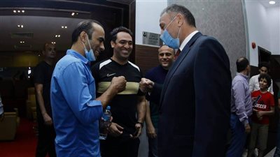 الصور.. الخطيب يتفقد غرف ملابس ستاد الأهلي