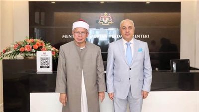سفير مصر لدي ماليزيا يبحث مع وزير الشؤون الإسلامية أوجه التعاون الثنائي