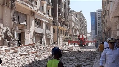 انهيار جزئي في عقار بشارع قصر النيل