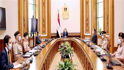 الرئيس السيسي يطلع على الموقف الإنشائي الخاص بمشروعات تنمية سيناء والعاصمة الإدارية