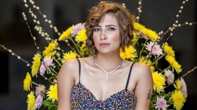 إيمي إسلام.. مجنونة بالسوشيال ميديا في 