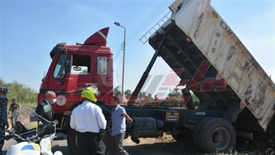 محافظ القليوبية يضبط سيارة تلقي المخلفات بالرياح التوفيقي بطوخ