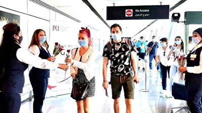 مطار الغردقة يستقبل رحلة طيران قادمة من رومانيا على متنها 147 راكبًا