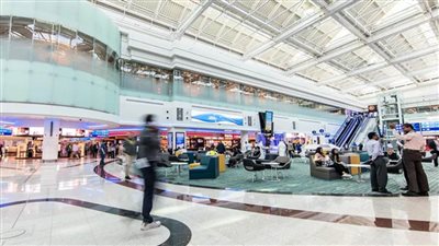 الإمارات تمدد المهلة الممنوحة لمخالفي الإقامة 3 أشهر وتعفيهم من الغرامات