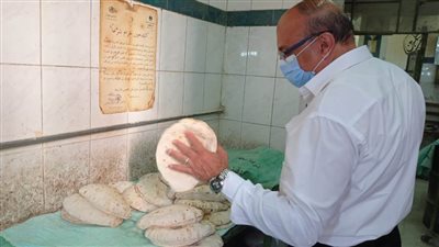  وكيل وزارة التموين بالإسكندرية يتابع إنتاج الخبز في المخابز 