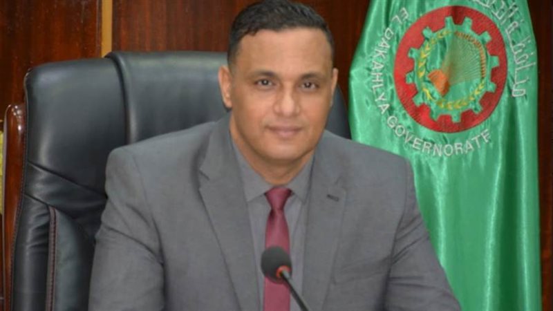 الدكتور ايمن مختار