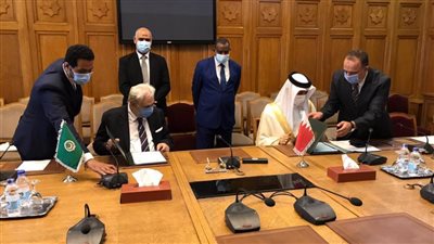 سفير البحرين يوقع اتفاقية التعاون الجمركي بين الدول العربية