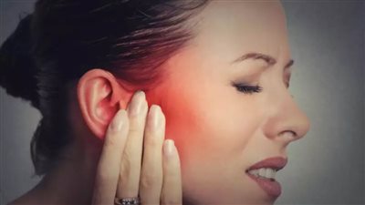 من الثوم إلى خل التفاح .. 5 علاجات منزلية فعالة لألم الأذن