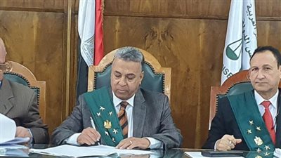 الإدارية العليا تعزل عميد كلية التربية بجامعة بنها لتسريبه الامتحان مقابل رشوة جنسية