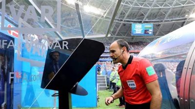خبراء إسبان لمتابعة تقنية var فى القمة 
