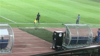 اتحاد الكرة يحمي الفار بخبراء إسبان في القمة