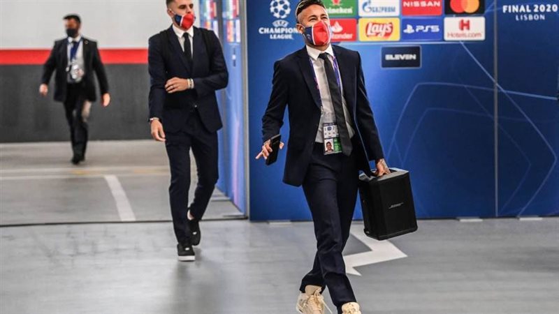 وصول فريق باريس سان