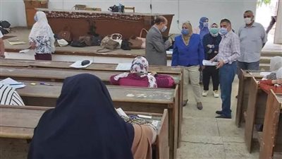 نائب جامعة بني سويف تتفقد امتحانات الدراسات العليا