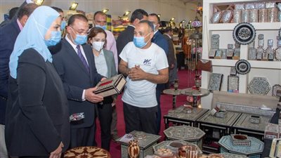وزيرة التضامن ومحافظ الإسكندرية يفتتحان معرض ديارنا 