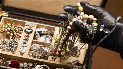 نجلة عم الفنانة ماجدة الصباحي تتعرض لسرقة مجوهراتها بالإكراه