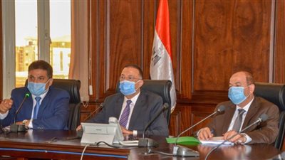 محافظ الإسكندرية يعقد اجتماعًا لدراسة مشكلة ارتفاع منسوب مياه وادي مريوط